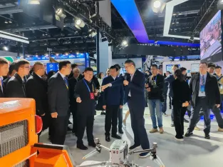 中國(guó)國(guó)際應(yīng)急展快訊：應(yīng)急管理部部長(zhǎng)王祥喜了解凌天智能裝備集團(tuán)無(wú)人化裝備創(chuàng)新與應(yīng)用情況！