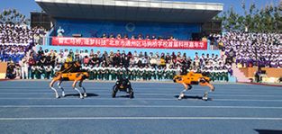凌天攜帶四足機器狗、偵檢無人機等高精尖裝備走進校園，助力北京通州市馬駒橋學校首屆科技嘉年華